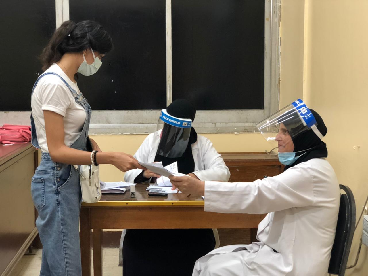 تطعيم طلاب جامعة المنصورة بلقاح كورونا (4)