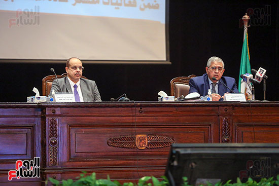 ندوة استاذ اكرم القصاص بجامعة القاهرة  (4)