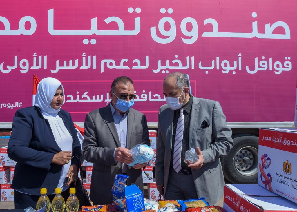 محافظ الاسكندرية يتابع المنتجات المتوفرة بصندوق المساعدات