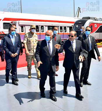 الرئيس السيسى يتفقد محطة تحيا مصر بميناء الإسكندرية البحرى