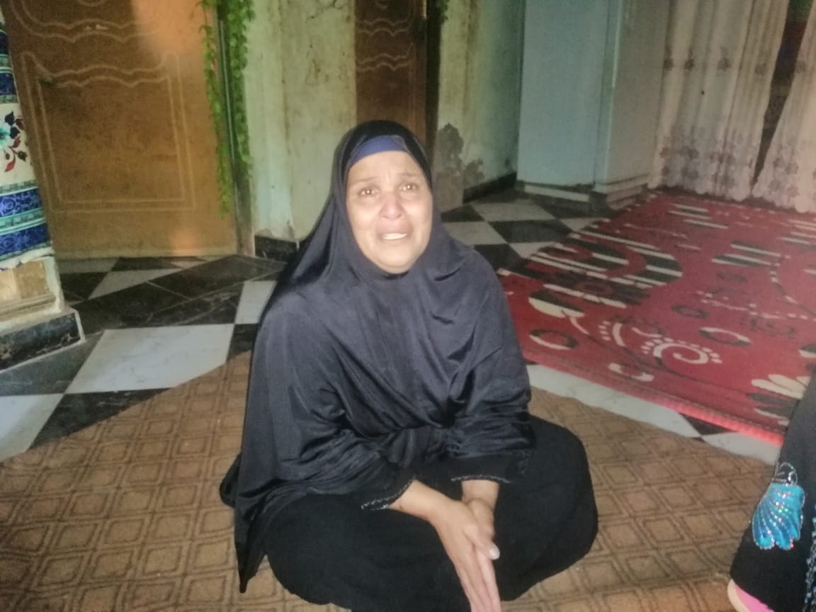 عمة شهيد لقمة العيش بالفيوم والحزن على وجهها