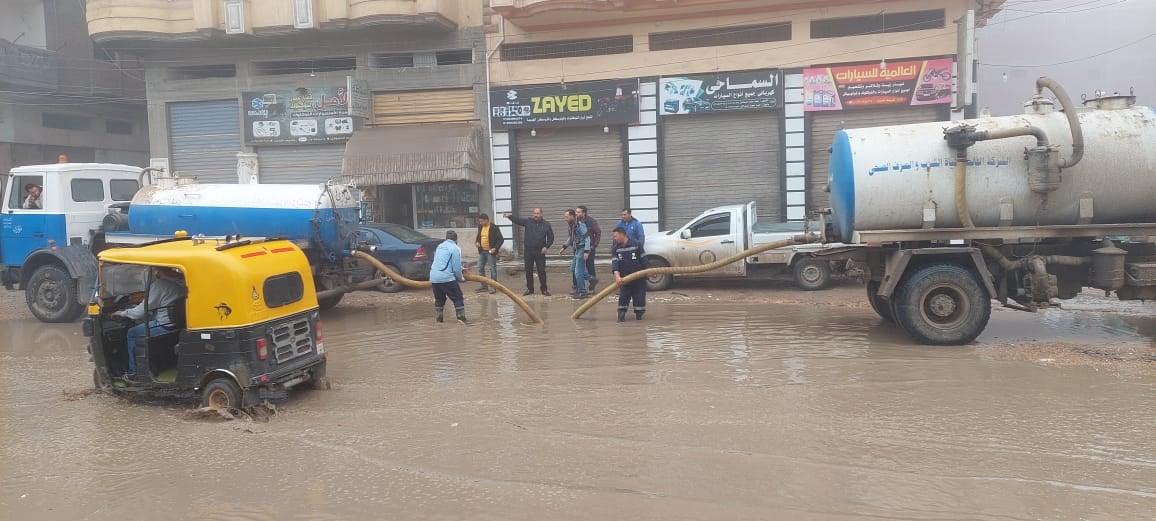 متابعة رفع مياه الامطار باحياء دسوق