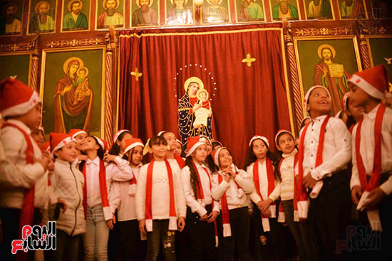 إحتفالات-أطفال-كنائس-الأقصر-بالعام-الجديد-2022-بملابس-بابا-نويل