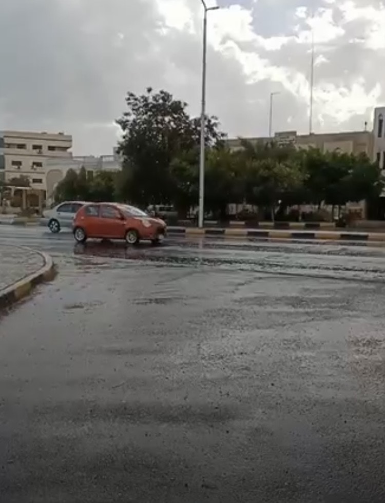 هطول أمطار متوسطة في مدينة سفاجا (1)