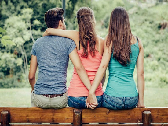 ابراج تحب أكثر من امرأة ابراج تحب أكثر من امرأة