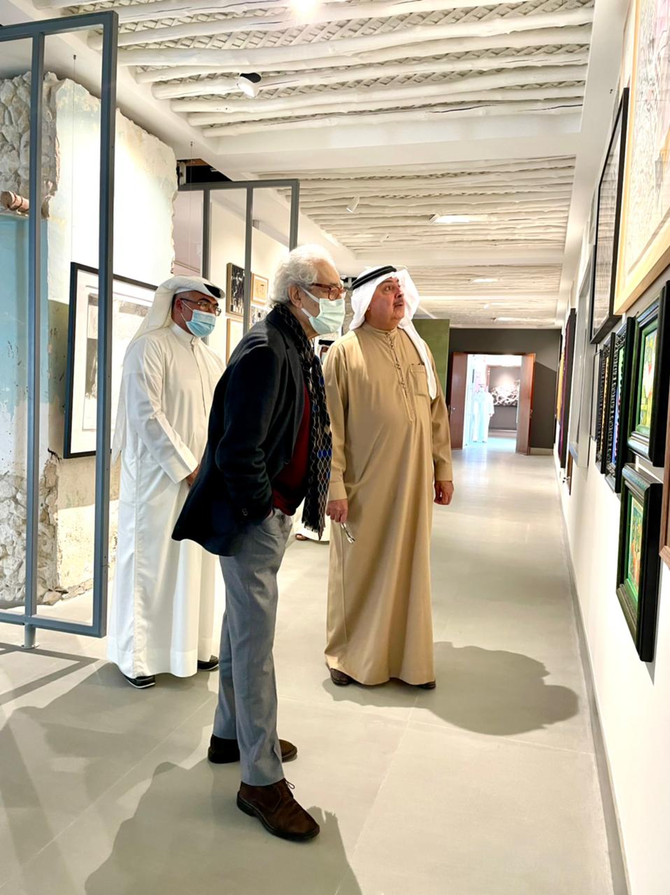 زيارة فاروق حسنى لمؤسسة الشيخ راشد آل خليفة للفنون بمملكة البحرين (12)