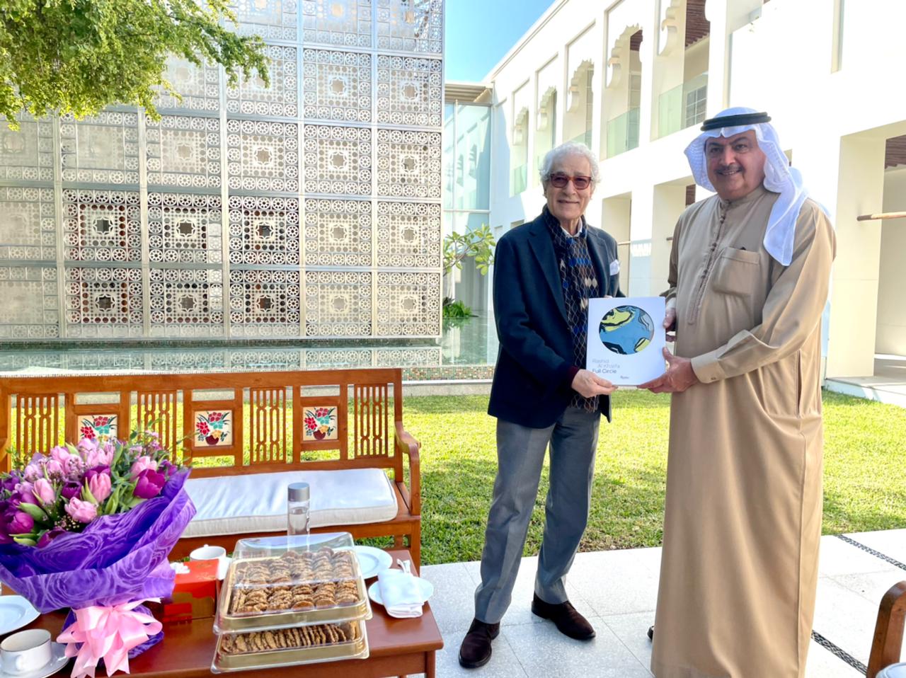 زيارة فاروق حسنى لمؤسسة الشيخ راشد آل خليفة للفنون بمملكة البحرين (15)
