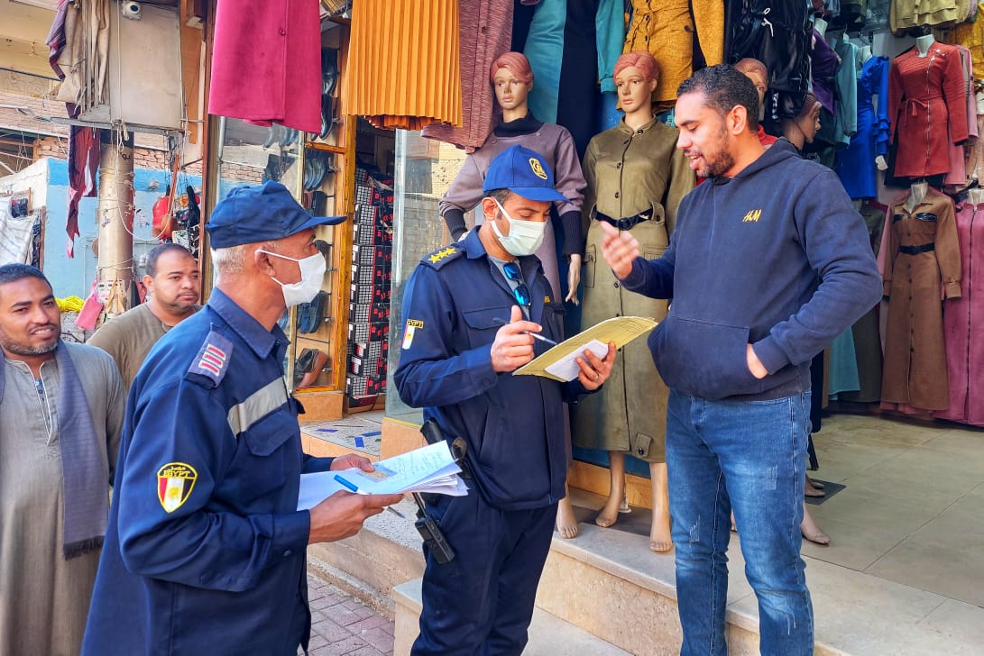 ضبط مخالفات تموينية ولحوم ومأكولات منتهية الصلاحية بإسنا (2)