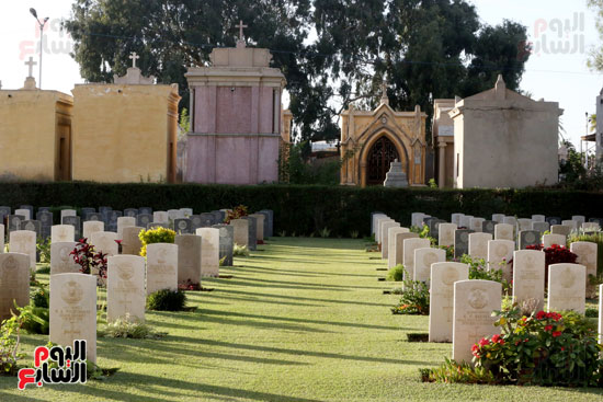 68744-مقابر-الكومنولث-التي-جمعت-رُفات-جنود-من-أديان-مختلفة