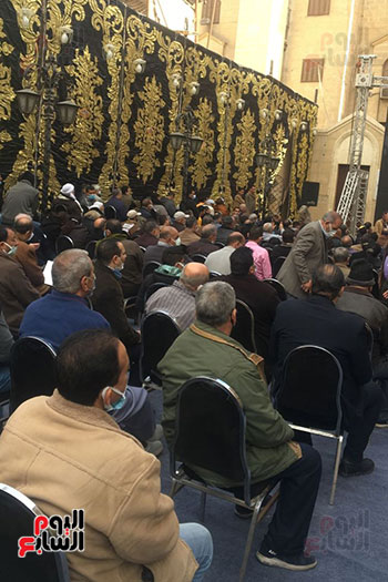 الآلاف يودعون بالدموع كاهن الكنيسة المرقسية بالأزبكية (1)