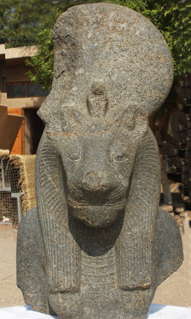 نجاح جديد للبعثة الألمانية فى مشروع ترميم تمثالي ممنون ومعبد الملك أمنحنب (5)