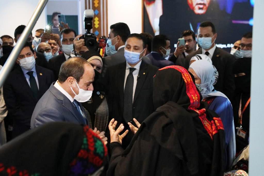 السيسى يتفقد معرض مصر سيناء
