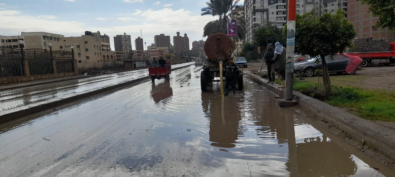 رفع مياه الامطار بغرب مدينة كفر الشيخ