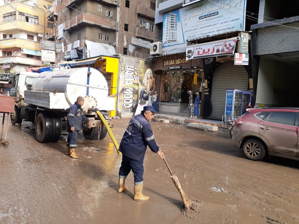 استمرار العمل على حملات النظافة ورفع مخلفات مياه الأمطار اثر سقوط الأمطار