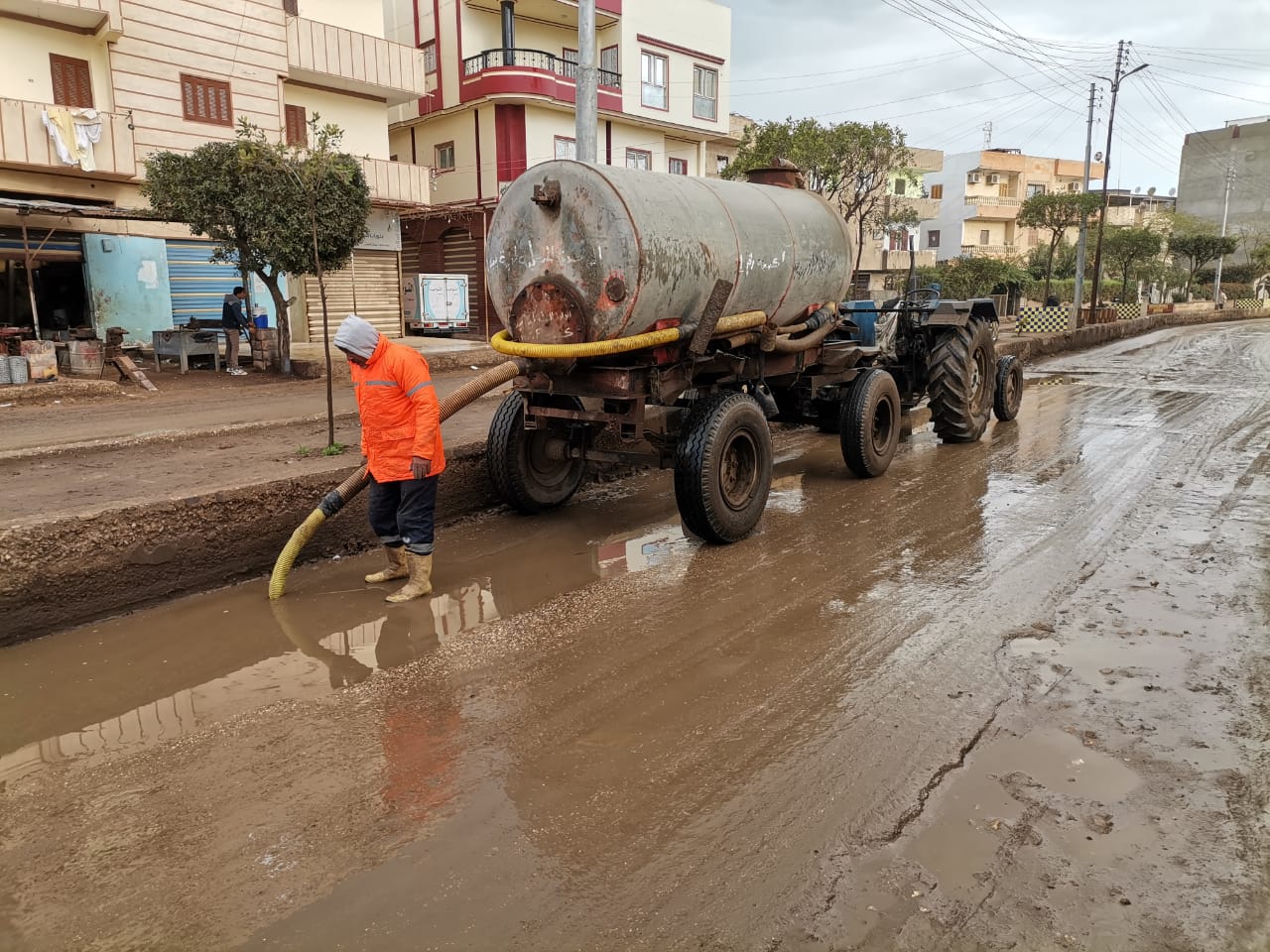 رفع مياه الامطار بمدينة بيلا