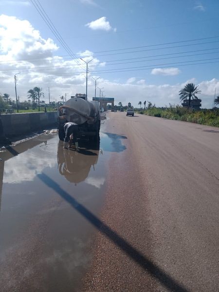 رفع مياه الامطار من الطريق الدولي الساحلي