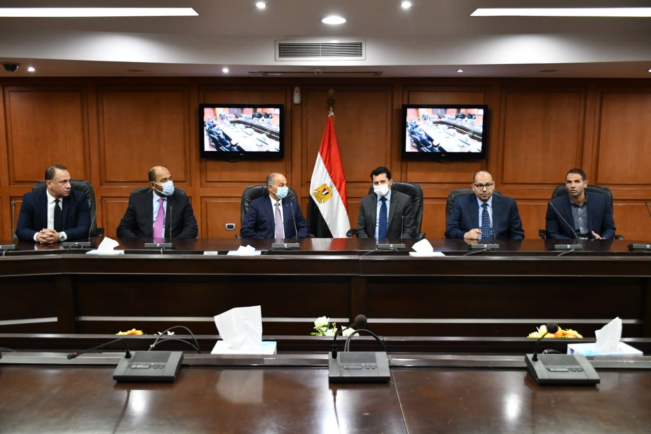 وزير الرياضة يشهد توقيع بروتوكول استضافة مصر لثلاث بطولات دولية (1)