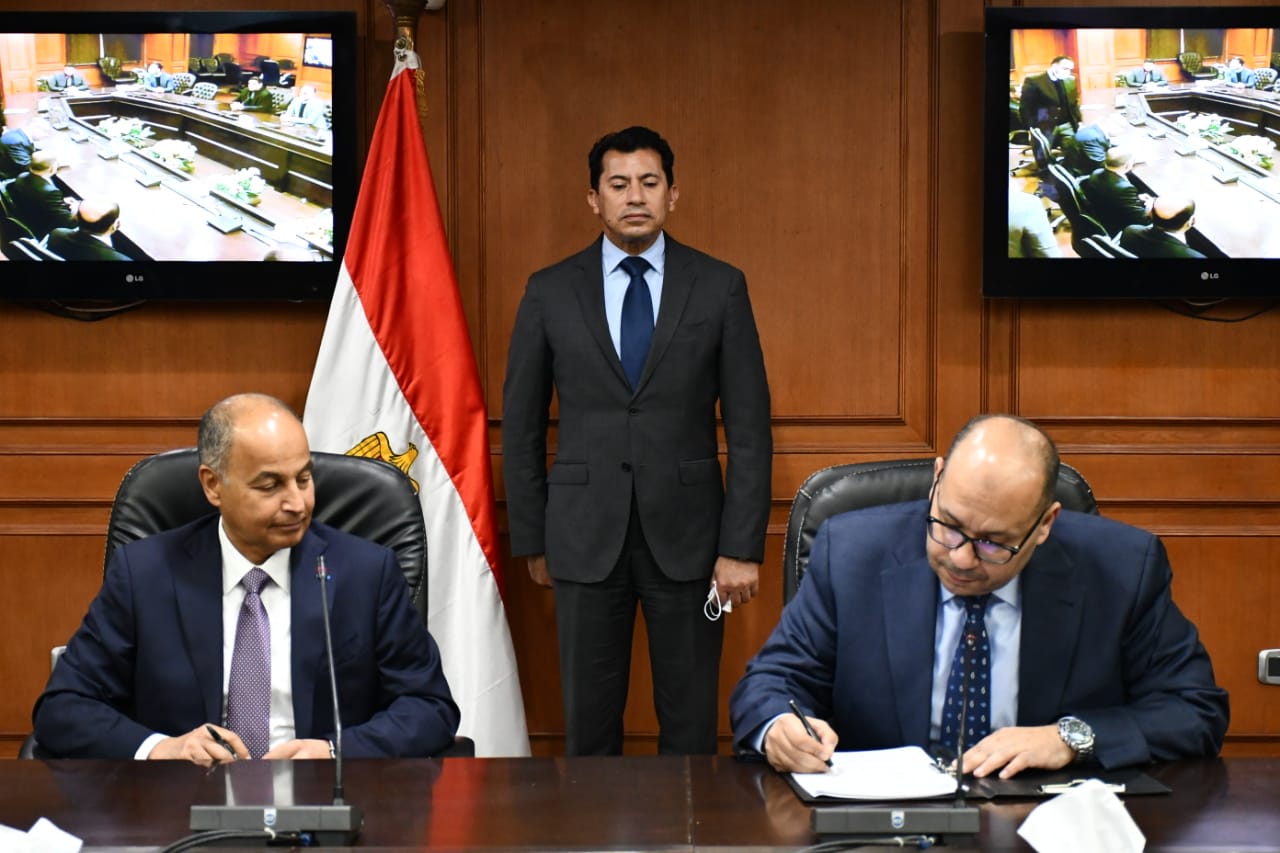 وزير الرياضة يشهد توقيع بروتوكول استضافة مصر لثلاث بطولات دولية (2)
