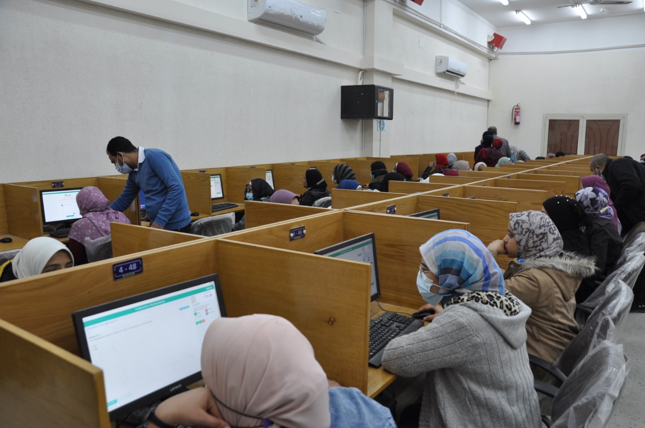 امتحانات الفصل الدراسى الأول بجامعة حلوان (13)