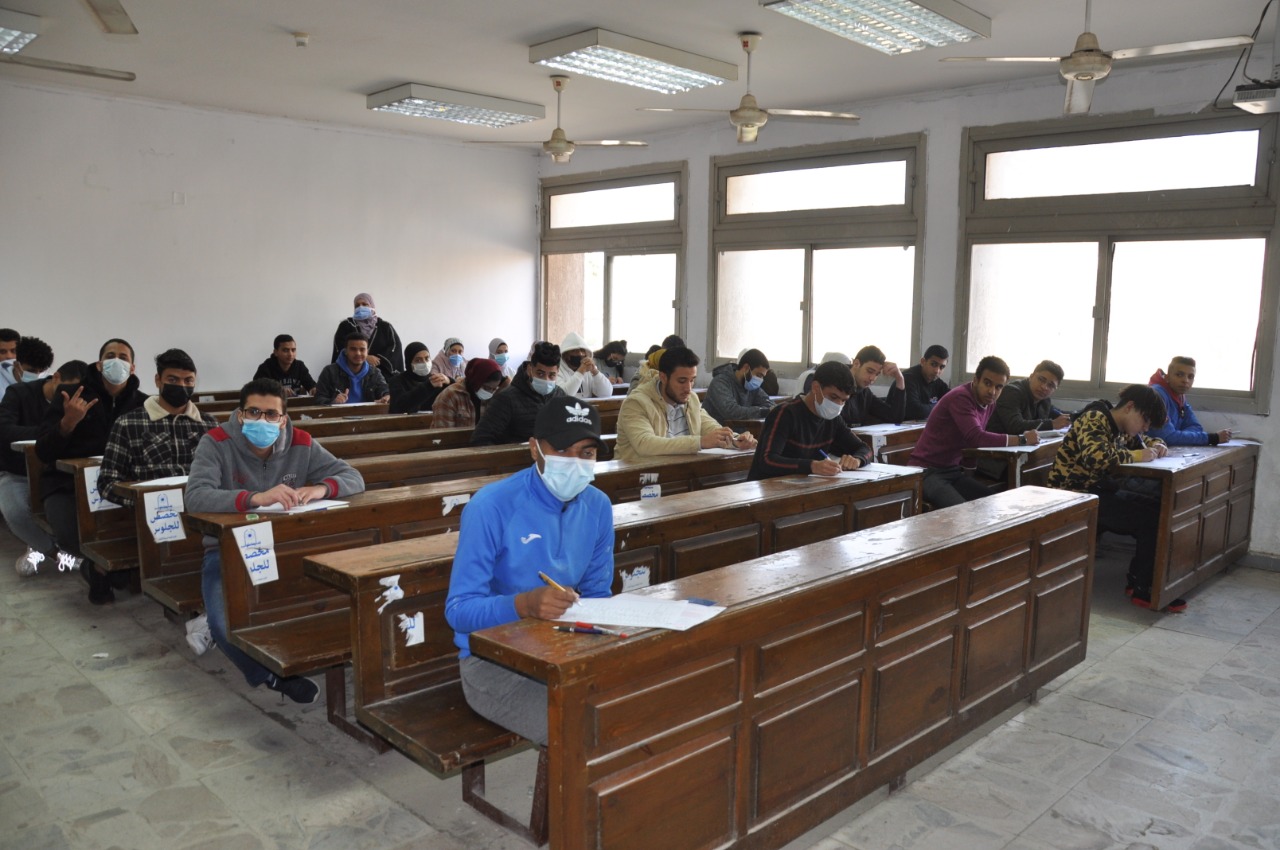 امتحانات الفصل الدراسى الأول بجامعة حلوان (8)