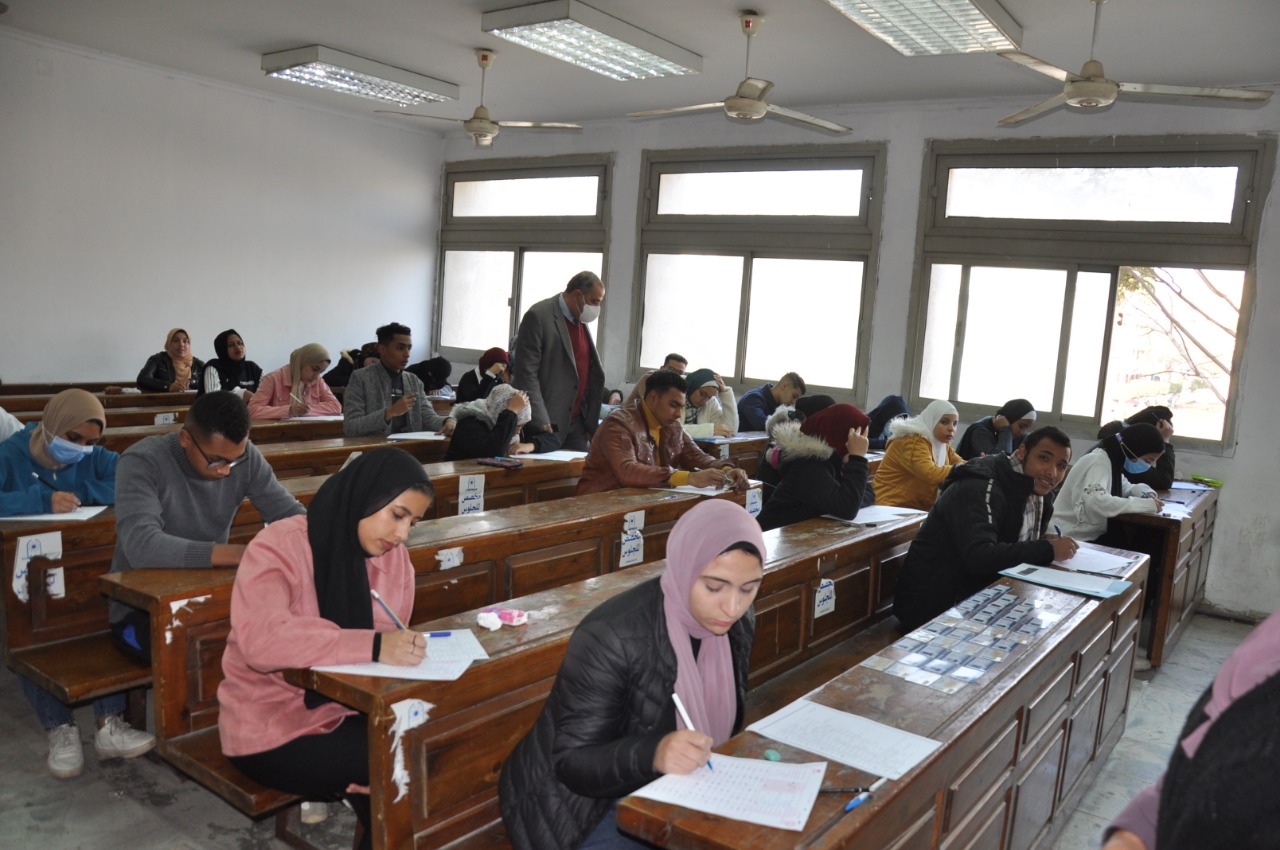 امتحانات الفصل الدراسى الأول بجامعة حلوان (2)
