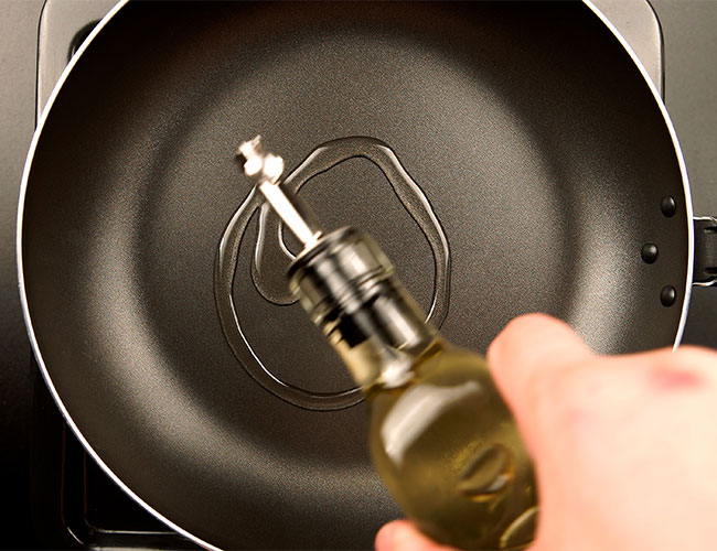 pouring-olive-oil-in-a-pan