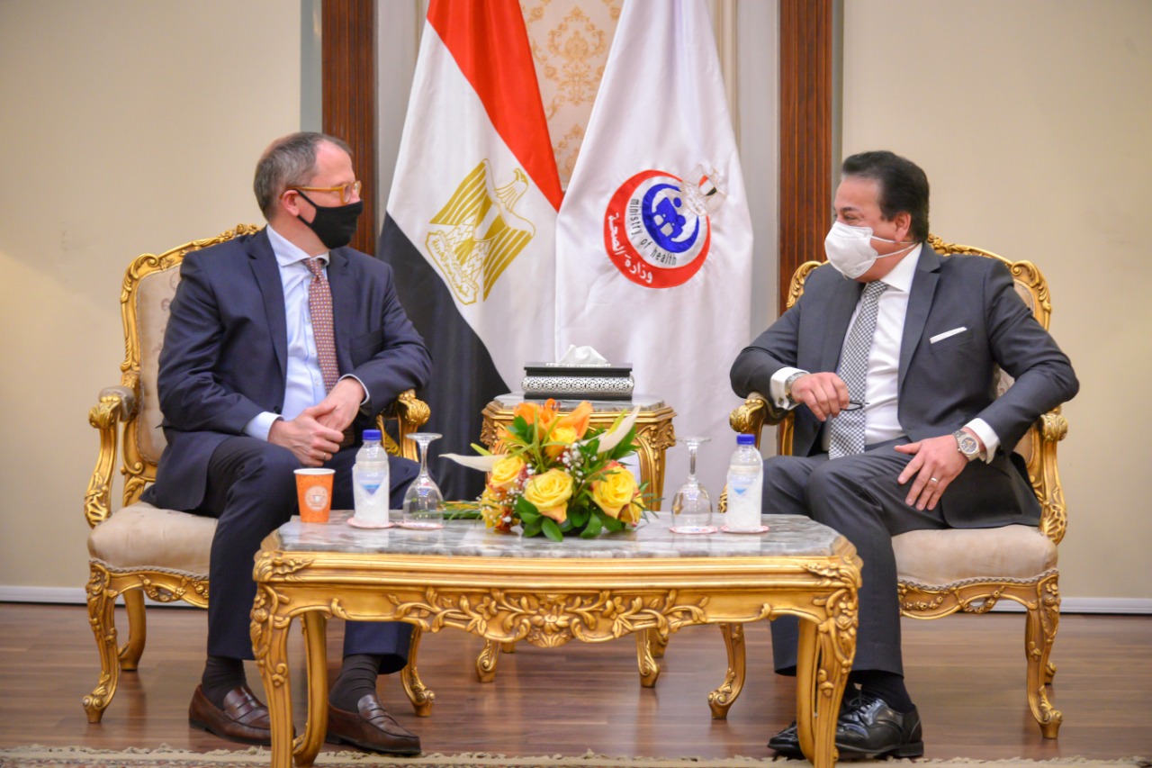 القائم بأعمال وزير الصحة وسفير بولندا لدى مصر