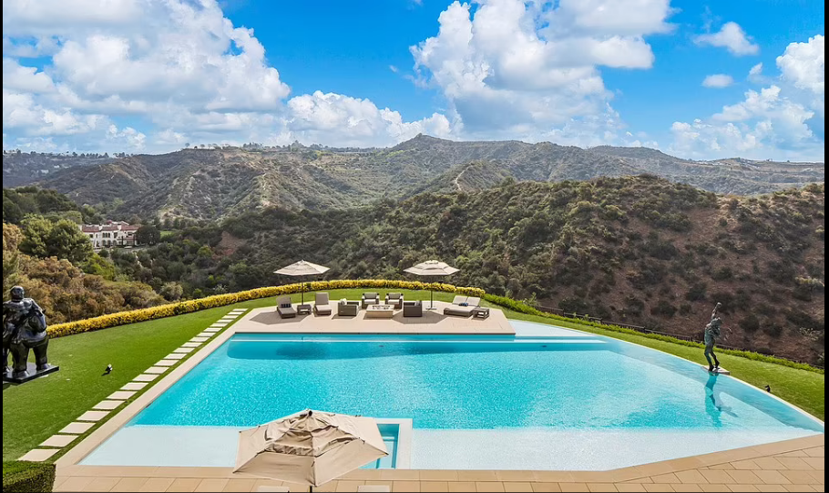 اطلاله قصر سيلفستر ستالون  الذي اشتراته اديل