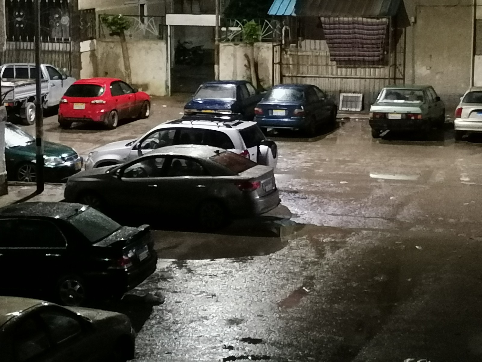 جانب من تساقط الأمطار ببورسعيد