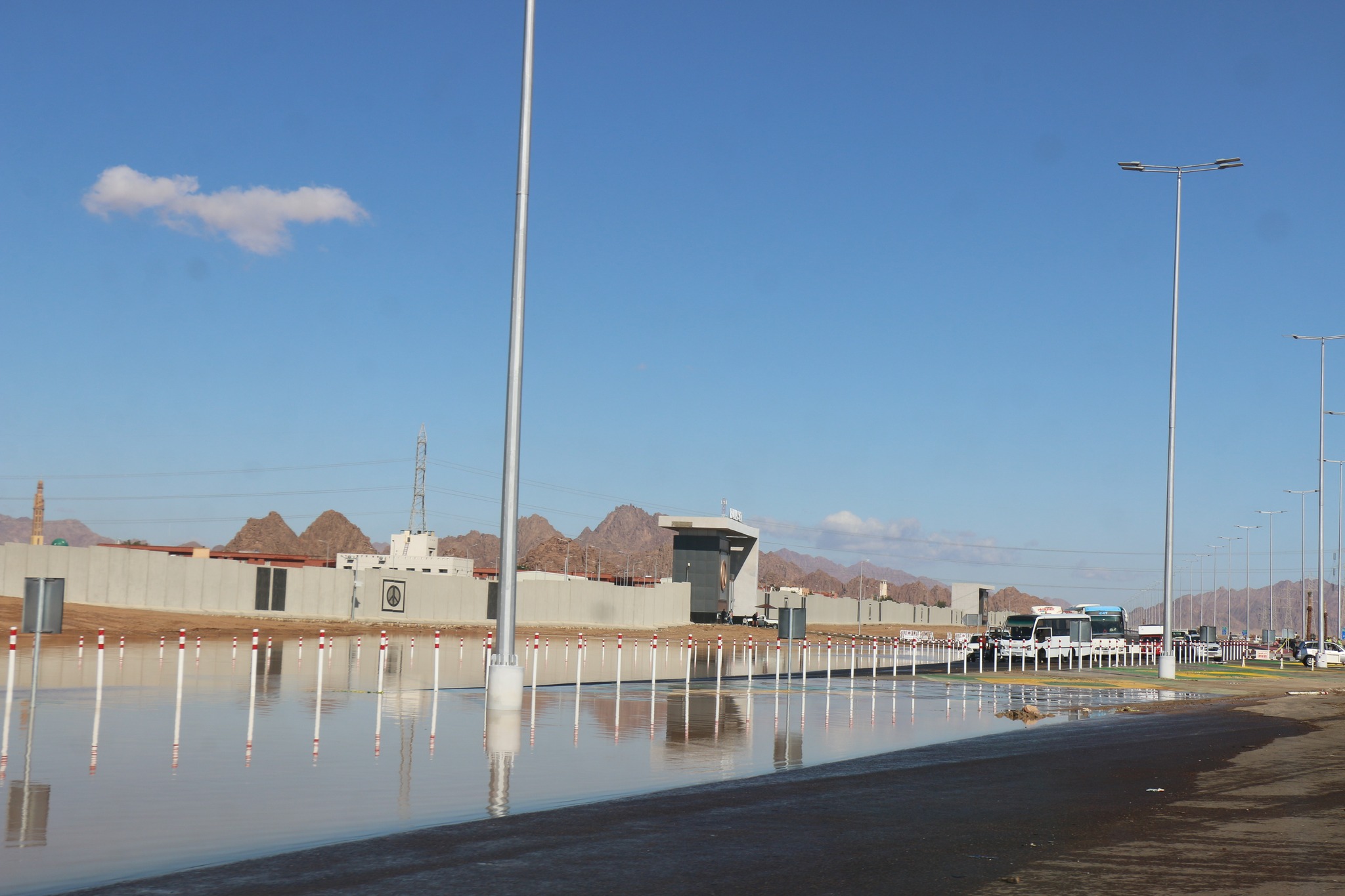 المحافظ يتابع إزالة آثار هطول الأمطار بكافة المدن (10)