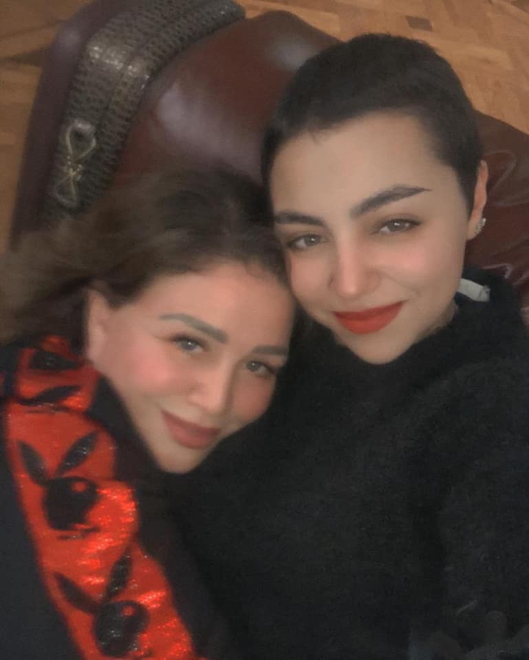 الهام شاهين وابنه شقيقتها الهام شاهين وابنه شقيقتها