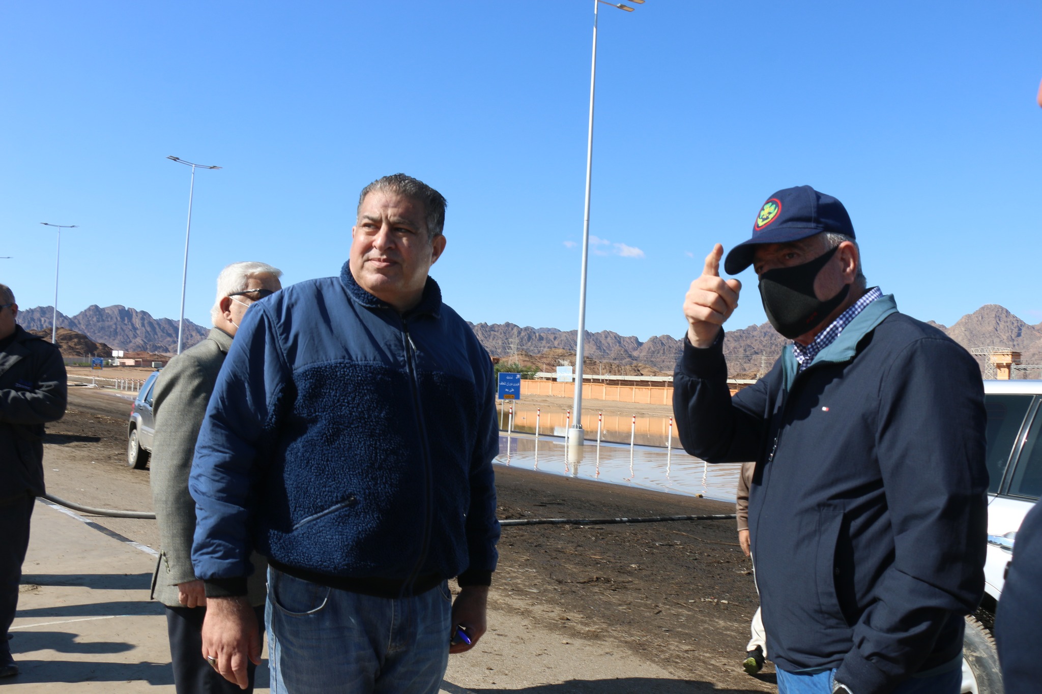 المحافظ يتابع إزالة آثار هطول الأمطار بكافة المدن (12)