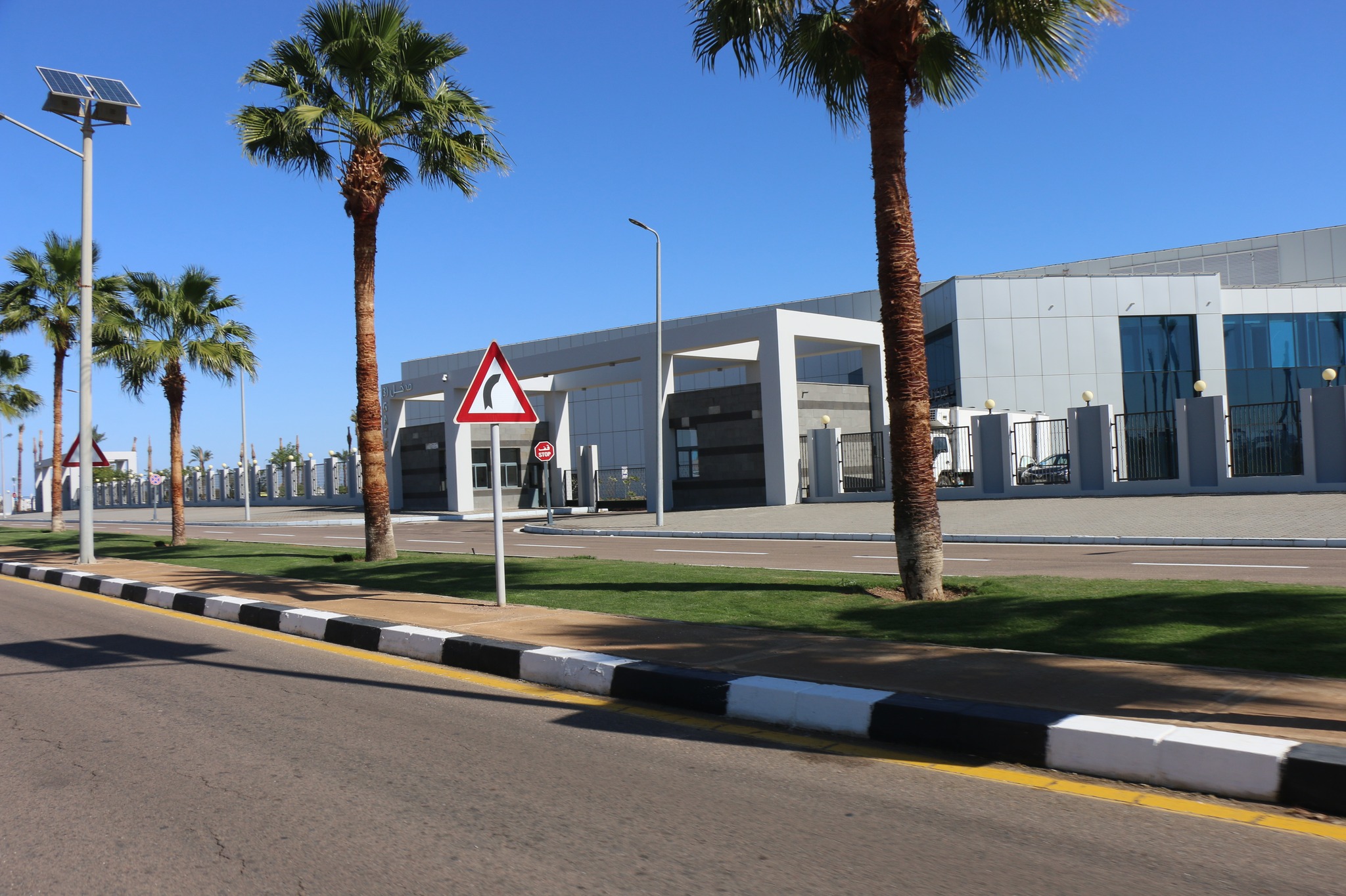 المحافظ يتابع إزالة آثار هطول الأمطار بكافة المدن (11)