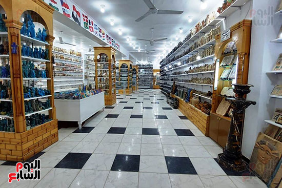 مصانع-التحف-الفرعونية-المقلدة-بالبر-الغربي