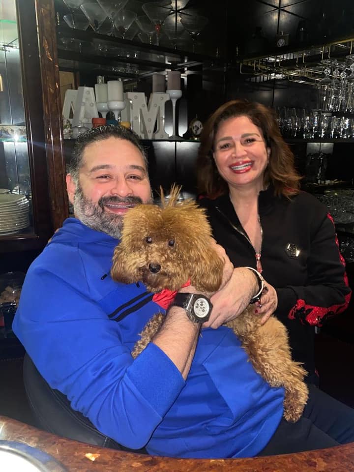 الهام شاهين وشقيقها الهام شاهين وشقيقها