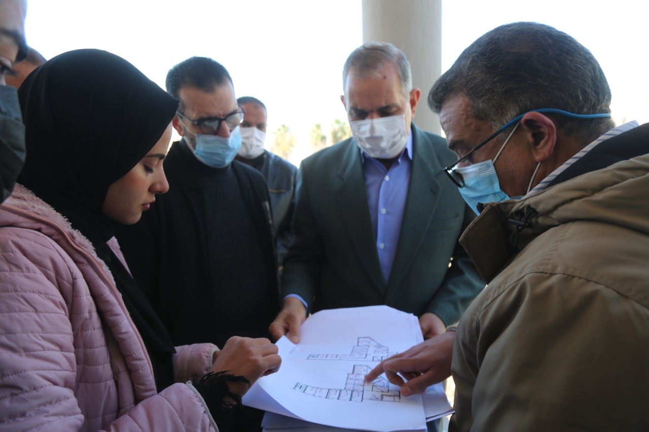 محافظ كفر الشيخ يتابع الرسومات لتطوير مستشفى الصدر