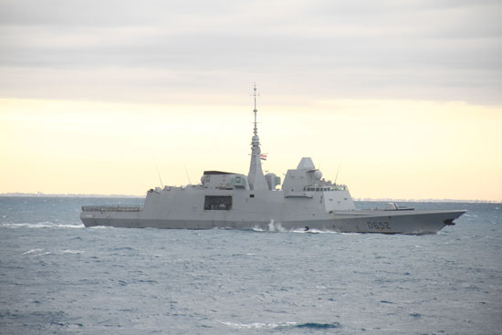 البحرية المصرية والفرنسية تنفذان تدريبا بحريا عابرا بنطاق الأسطول الشمالى (2)