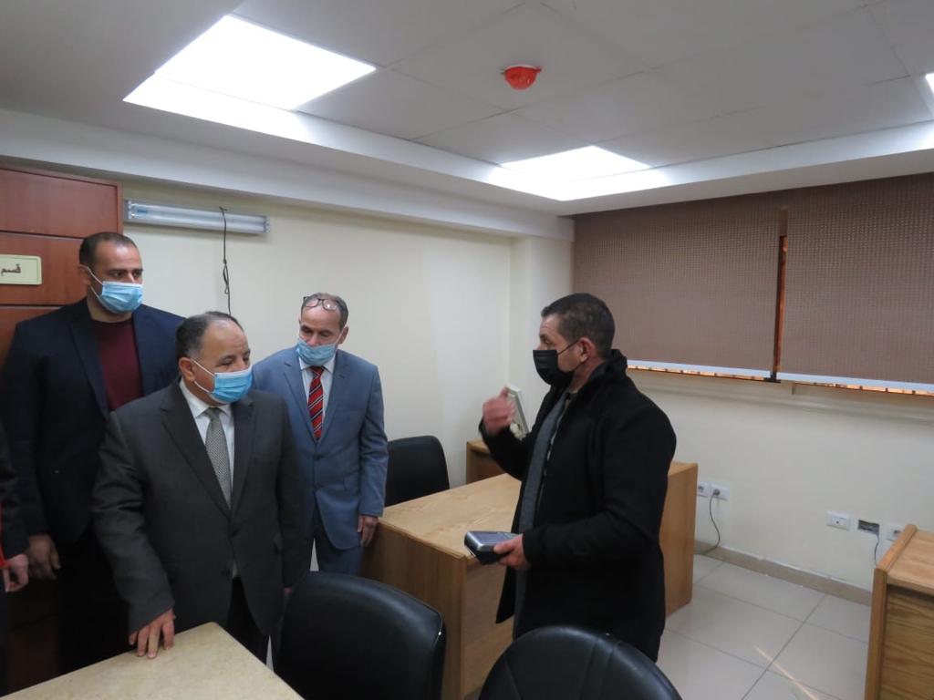 جولة وزير المالية بمصلحة الضرائب