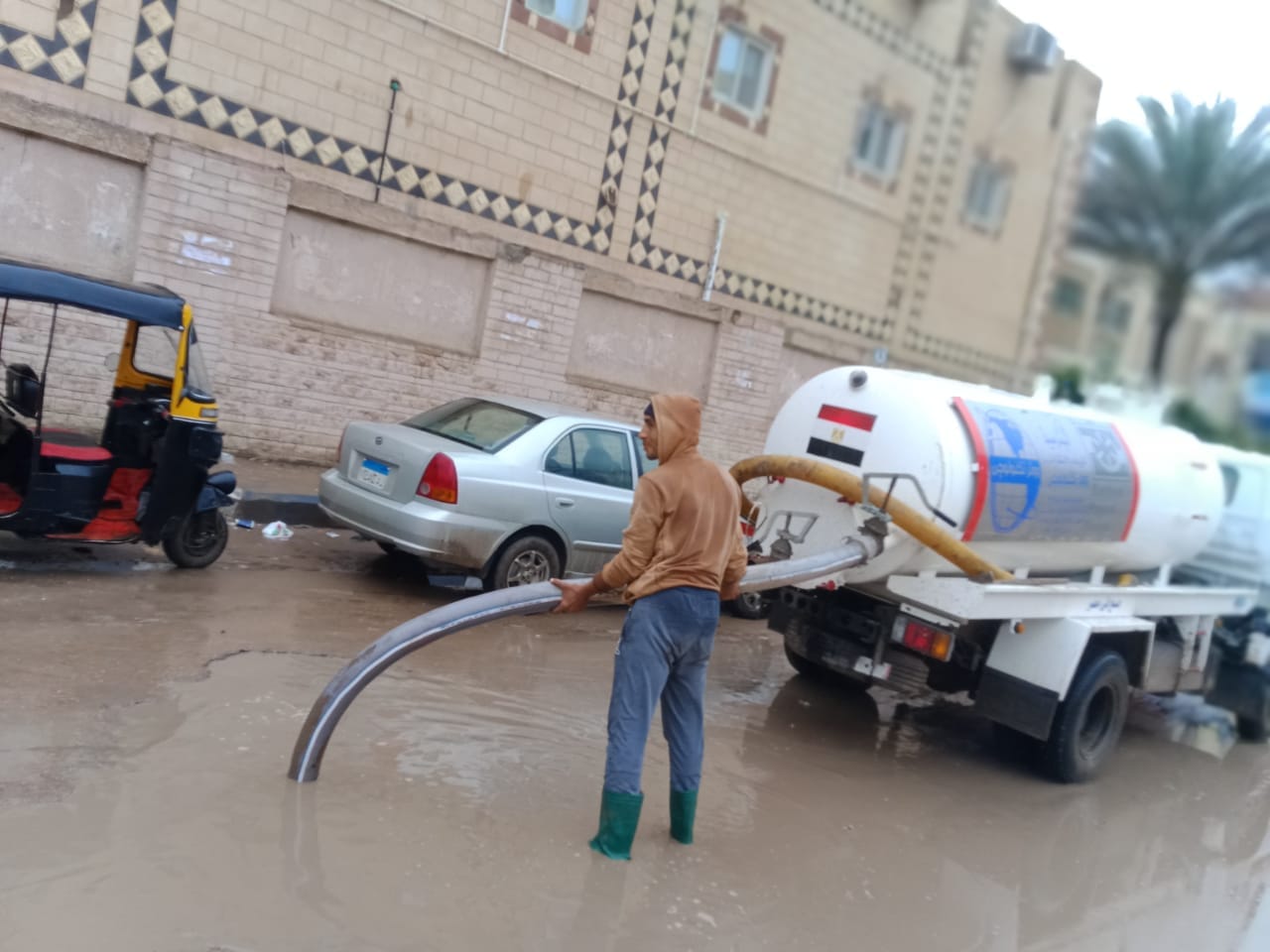 رفع مياه الامطار من شوارع سيدي سالم