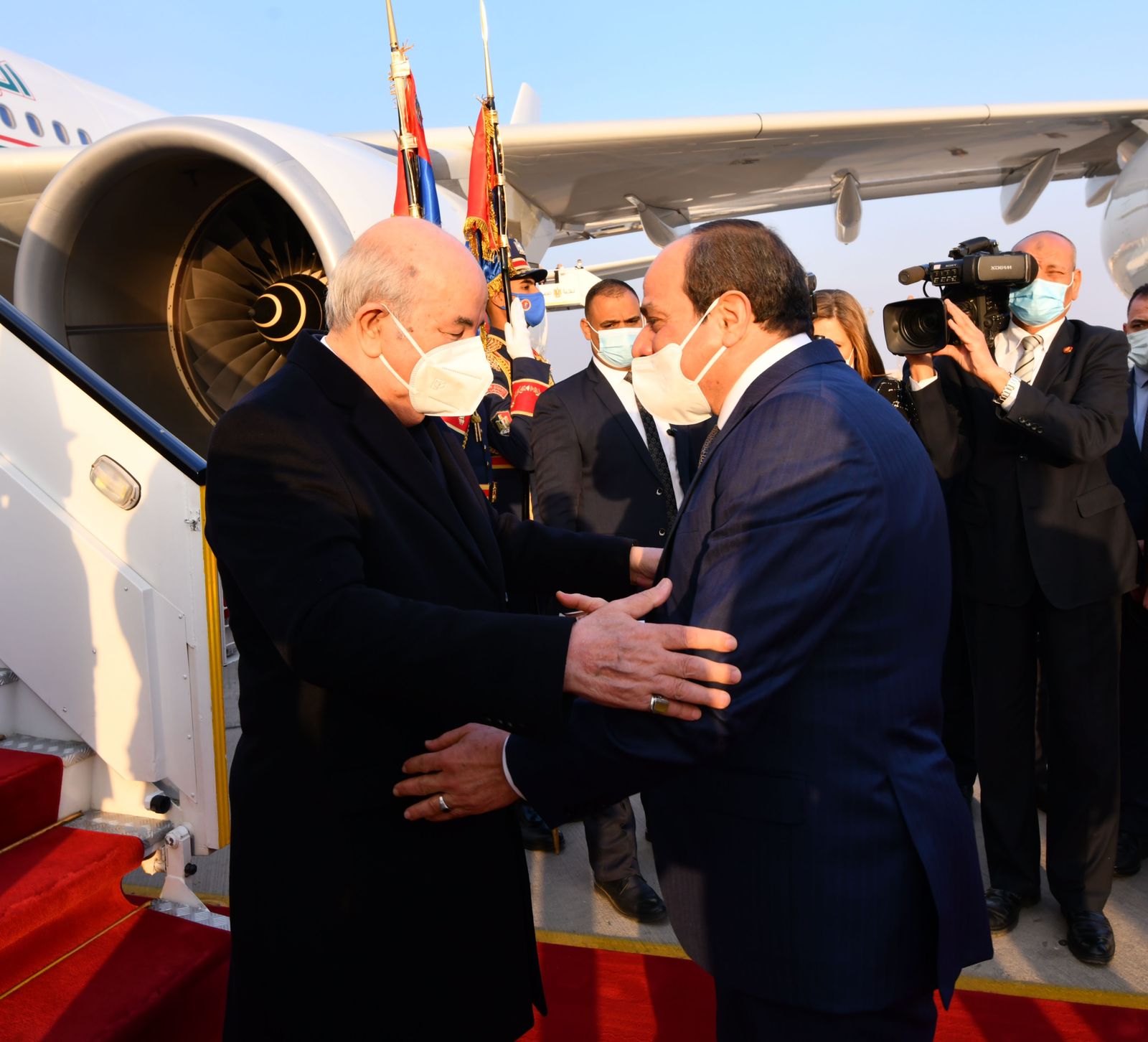 الرئيس عبد الفتاح السيسى يستقبل عبدالمجيد تبون بمطار القاهرة