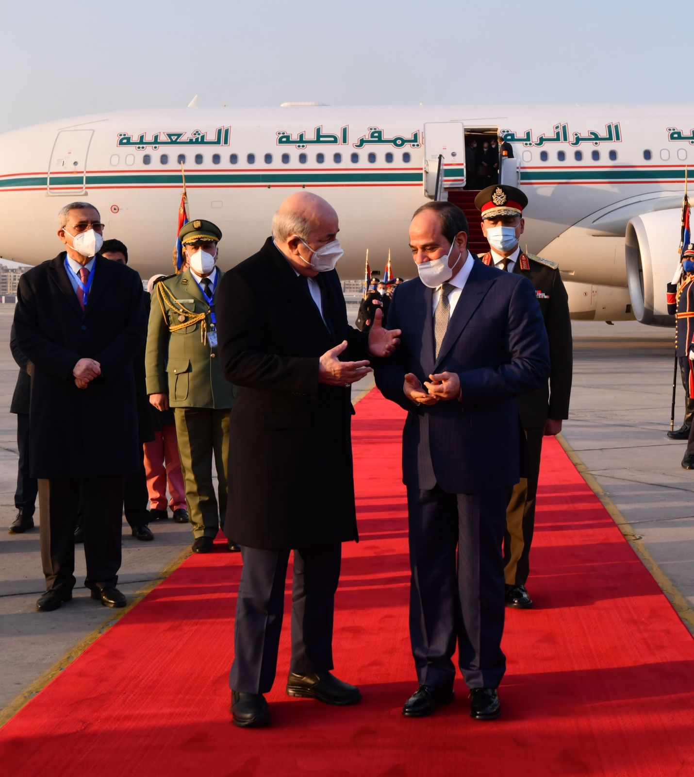 الرئيس السيسى يستقبل نظيره الجزائرى عبدالمجيد تبون بمطار القاهرة (1)