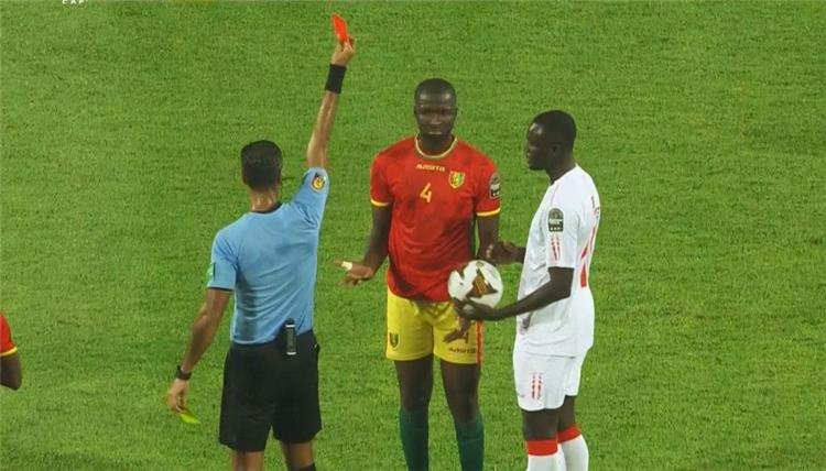 أمين عمر يطرد لاعب غينيا
