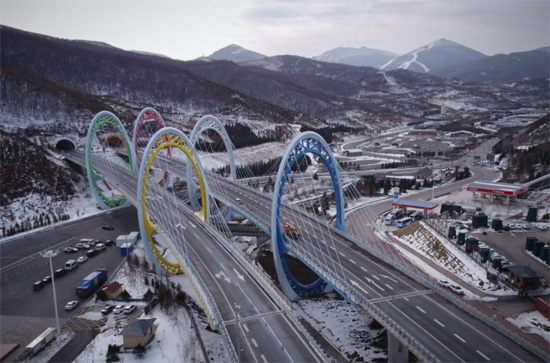 جسور وطرق تربط أماكن التزلج فى الصين