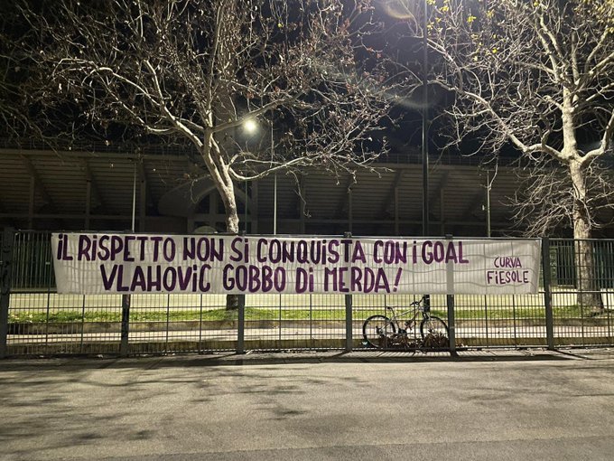 تهديدات جماهير فيورنتينا للنجم فلاهوفيتش تهديدات جماهير فيورنتينا للنجم فلاهوفيتش