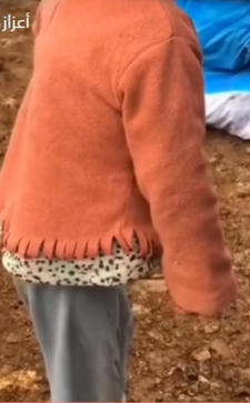 الطفلة السورية ترتجف من شدة البرد  (3)