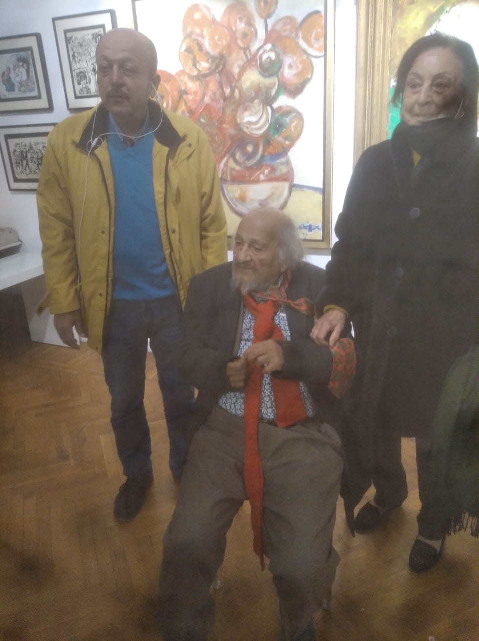 الفنان جورج بهجورى خلال افتتاح المعرض (1)