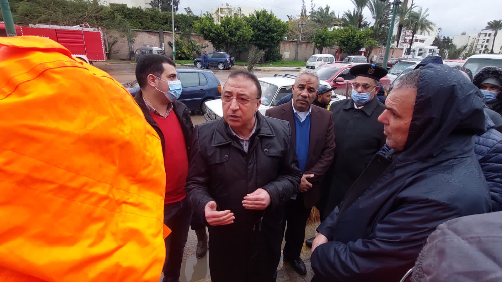 محافظ الإسكندرية يتابع أعمال تصريف تراكمات مياه الأمطار  (5)