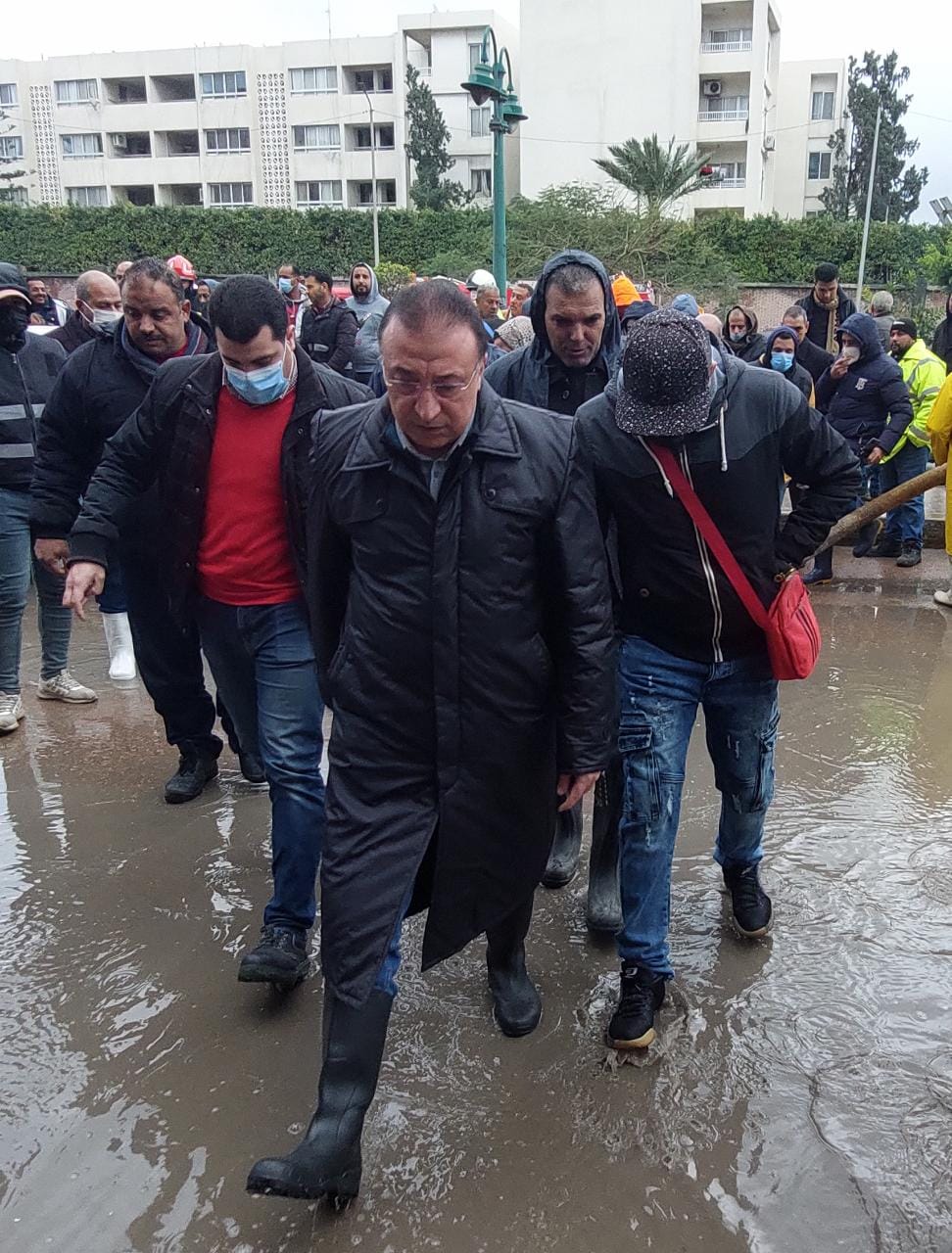 محافظ الإسكندرية يتابع أعمال تصريف تراكمات الأمطار