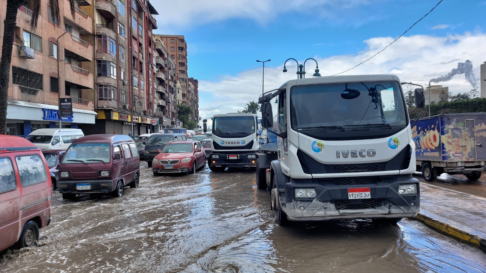 محافظ الإسكندرية يتابع أعمال تصريف تراكمات مياه الأمطار  (9)