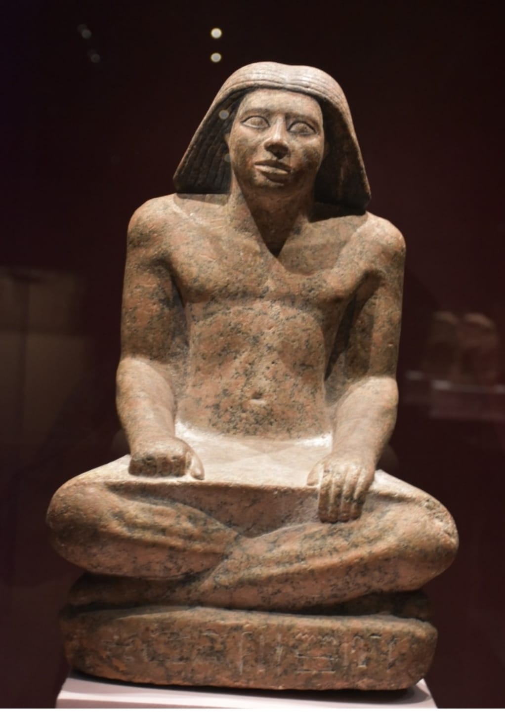 تمثال للكاتب رع – حتب بمتحف الغردقة